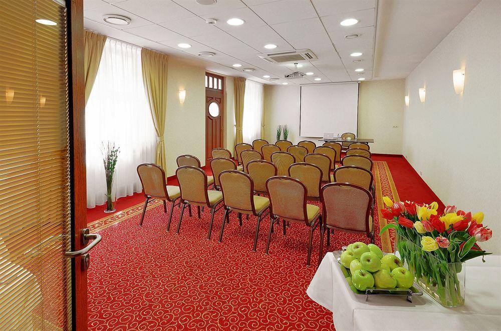 Hotel Wolne Miasto Old Town กดัญสก์ ภายนอก รูปภาพ