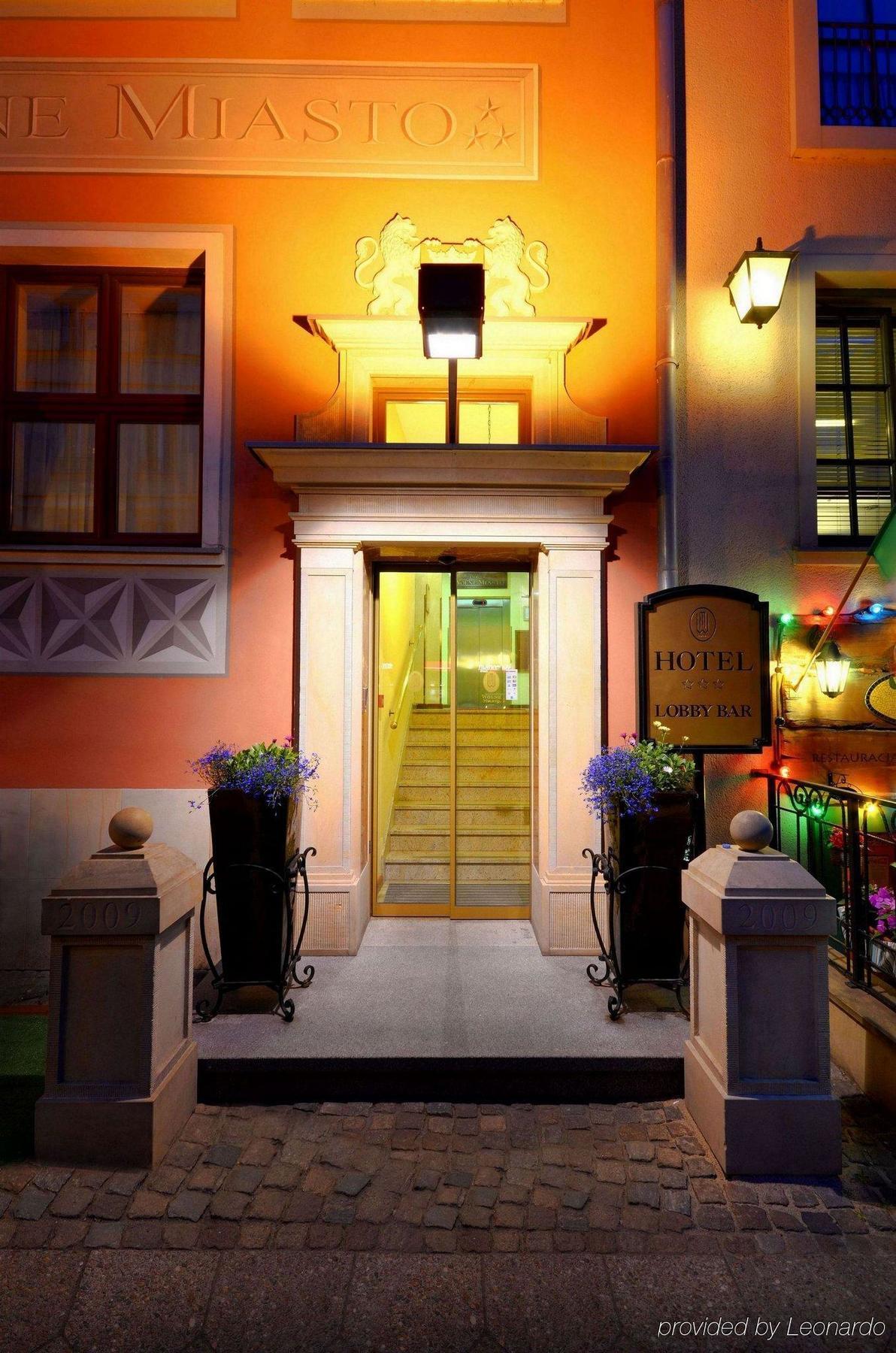 Hotel Wolne Miasto Old Town กดัญสก์ ภายนอก รูปภาพ