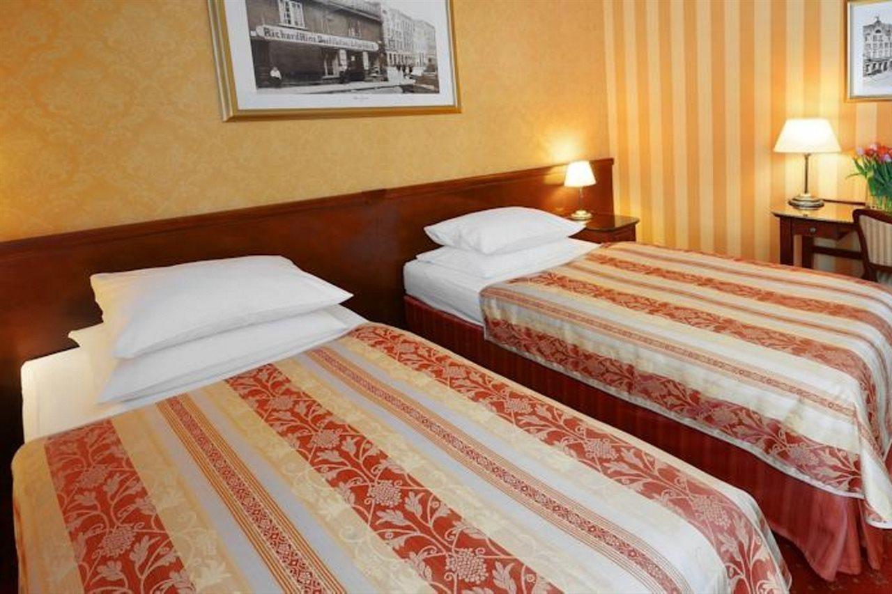 Hotel Wolne Miasto Old Town กดัญสก์ ภายนอก รูปภาพ
