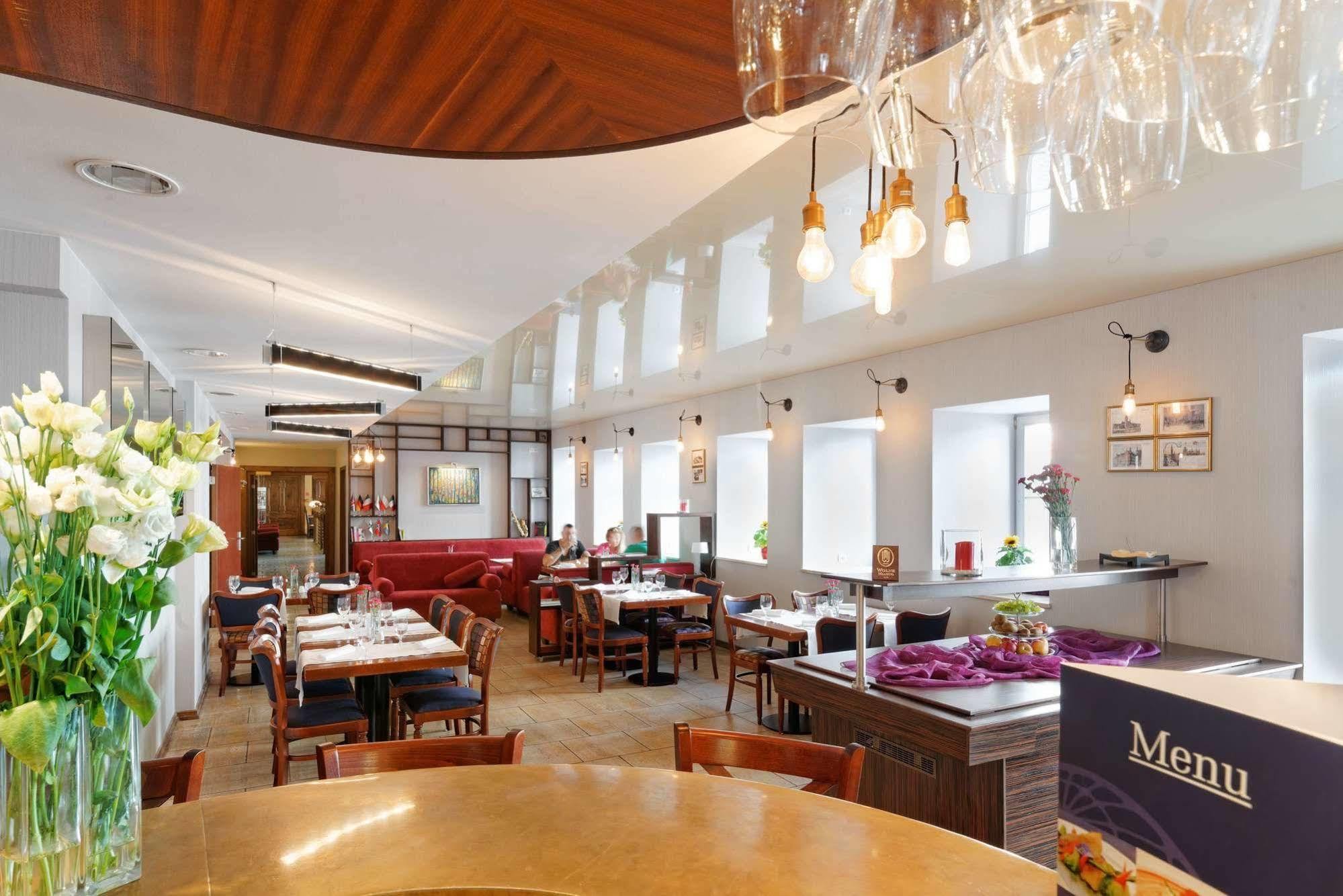 Hotel Wolne Miasto Old Town กดัญสก์ ภายนอก รูปภาพ