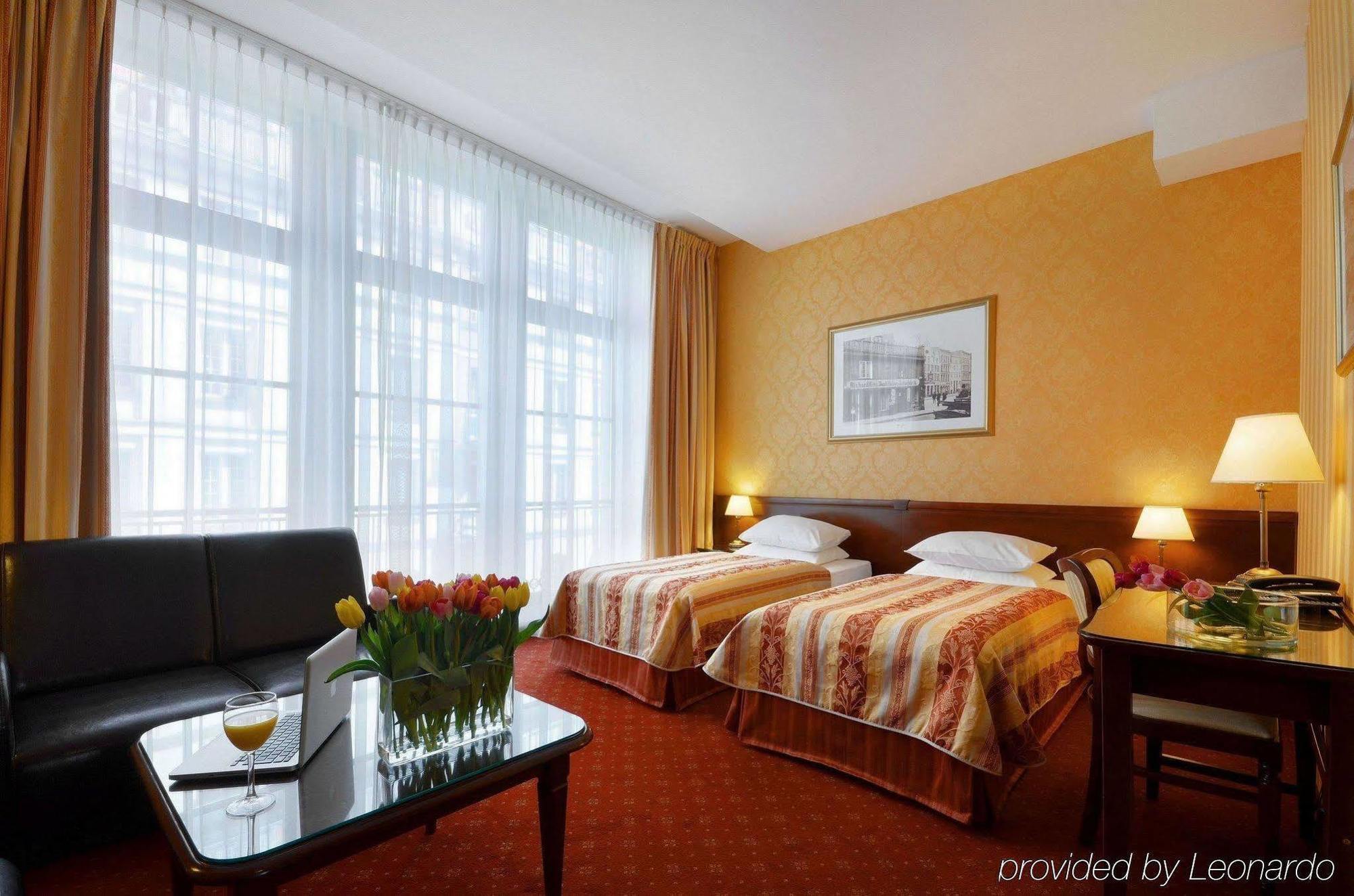 Hotel Wolne Miasto Old Town กดัญสก์ ภายนอก รูปภาพ