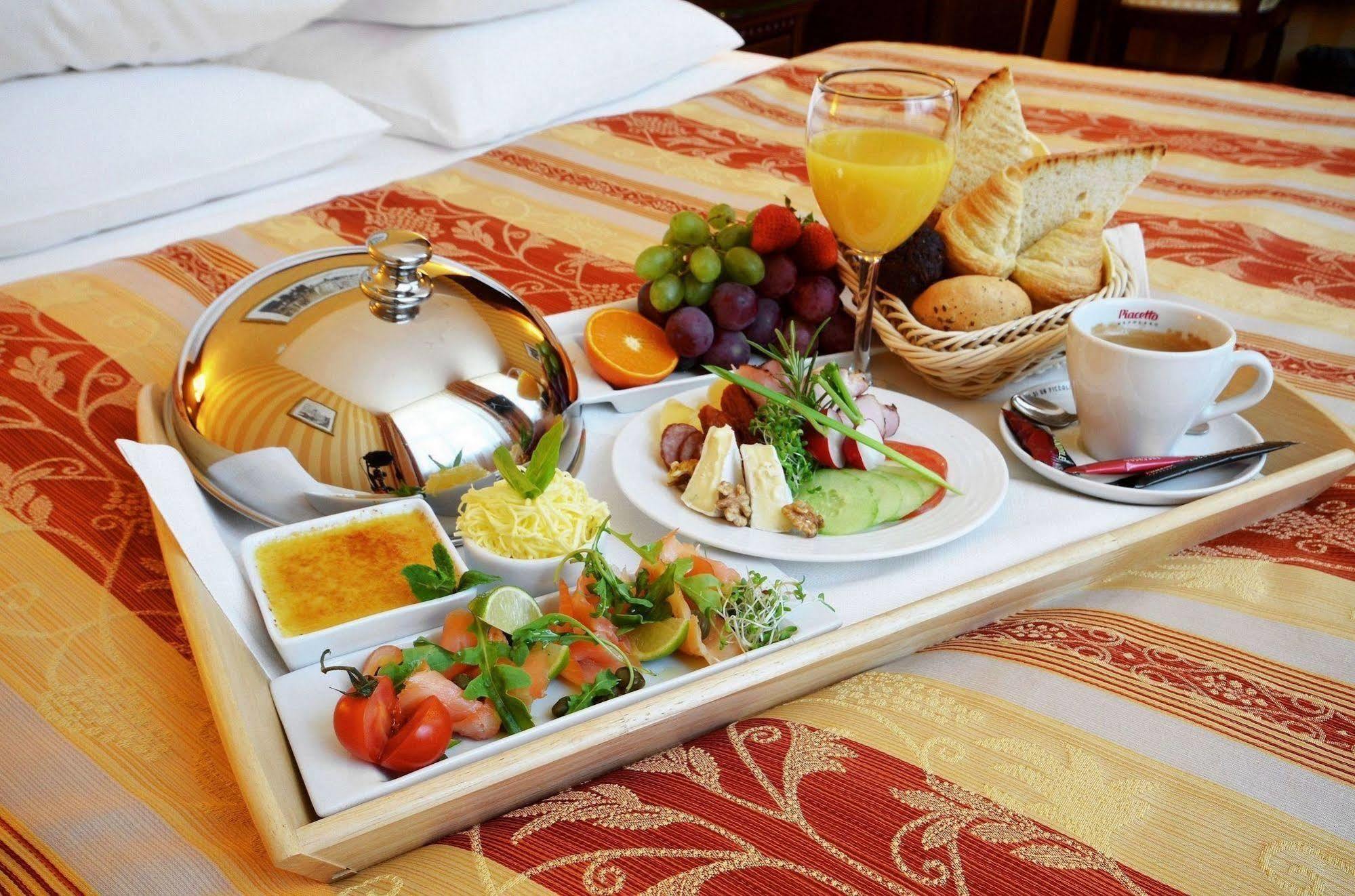 Hotel Wolne Miasto Old Town กดัญสก์ ภายนอก รูปภาพ