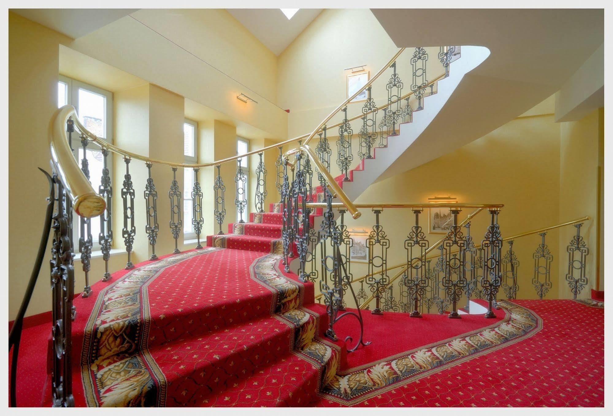 Hotel Wolne Miasto Old Town กดัญสก์ ภายนอก รูปภาพ